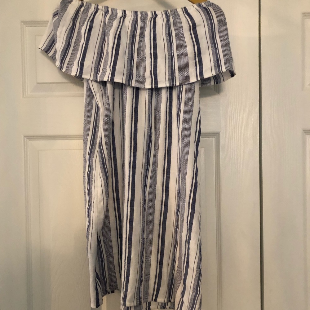 Pin-stripe Off-the-shoulder XS dress. So cute!!